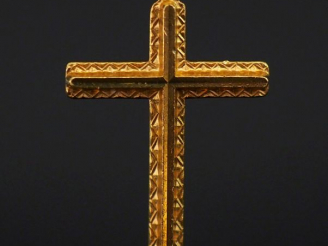 Vente aux enchères Pendentif en or jaune, en forme de croix.  2,5 x 1,7 cm Poids. 2,41 g 