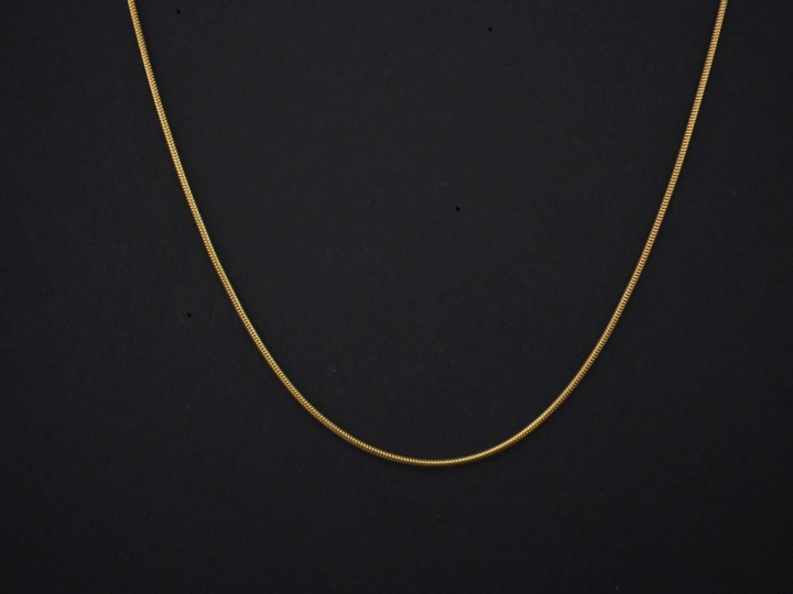 Chaine en or jaune, maille dite "tubogaz". Long. 42 cm Poids. 5,03 g  