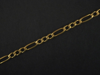 Vente aux enchères Bracelet en or jaune, maille figaro. Long. 21,5 cm Poids. 5,43 g (manq