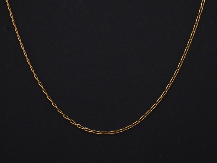 Chaine en or jaune, maille cheval. Long. 40 cm Poids. 1,97 g   