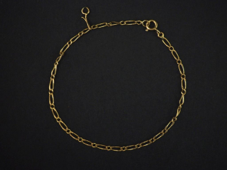 Vente aux enchères Bracelet souple en or jaune, maille cheval.  Long. 19 cm Poids. 2,29 g