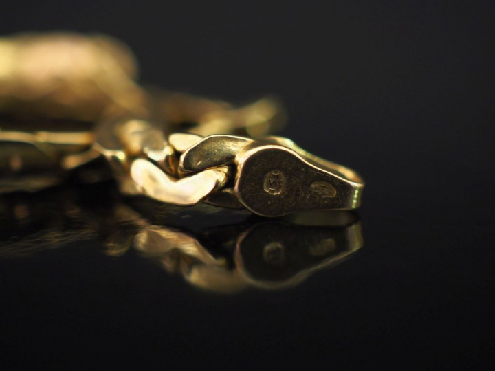 Bracelet articulé en or jaune, maille haricot.  Long. 18,5 cm Poids. 4