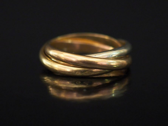 Vente aux enchères Alliances triple joncs trois tons d'or.  TDD. 54 Poids. 8,92 g   