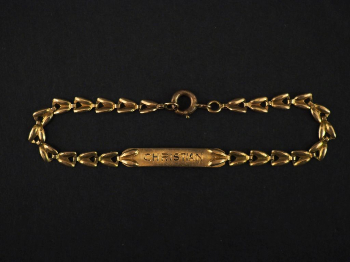 Petit bracelet de naissance en or jaune, marqué "Christian". Long. 14 