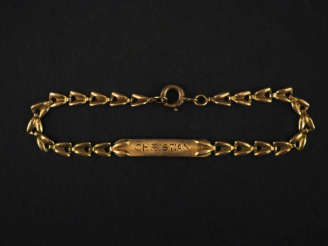 Vente aux enchères Petit bracelet de naissance en or jaune, marqué "Christian". Long. 14 