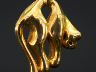 Vente aux enchères Pendentif en or jaune, en forme de panthère.  2,5 x 2 cm (sans la béli