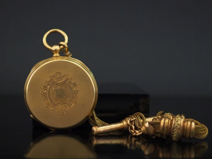 Montre de gousset et sa giletière Napoléon III en or jaune.  Cadran à 