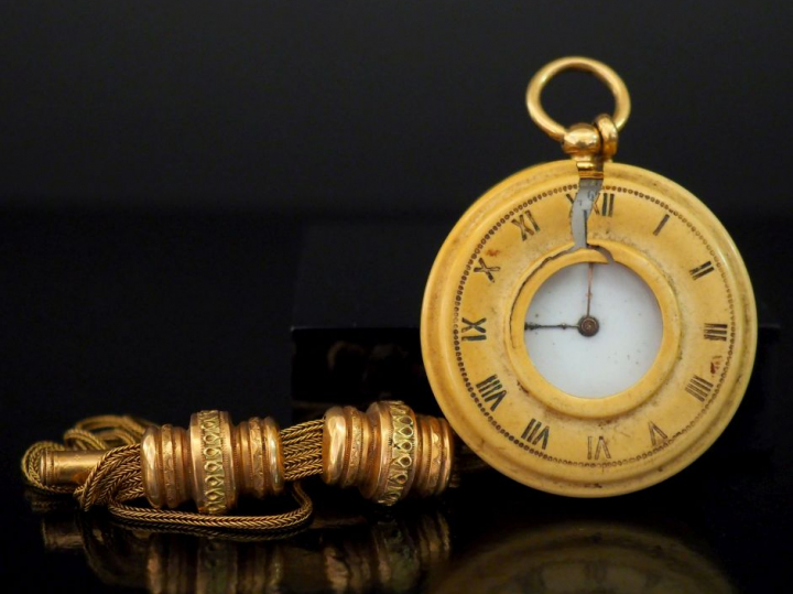 Montre de gousset et sa giletière Napoléon III en or jaune.  Cadran à 