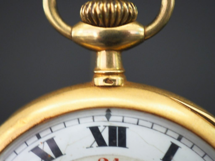 LIP, Montre de gousset chronomètre en or jaune.  Cadran rond à chiffre