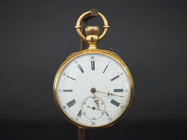Montre de gousset en or jaune.  Cadran à chiffres romains pour les heu