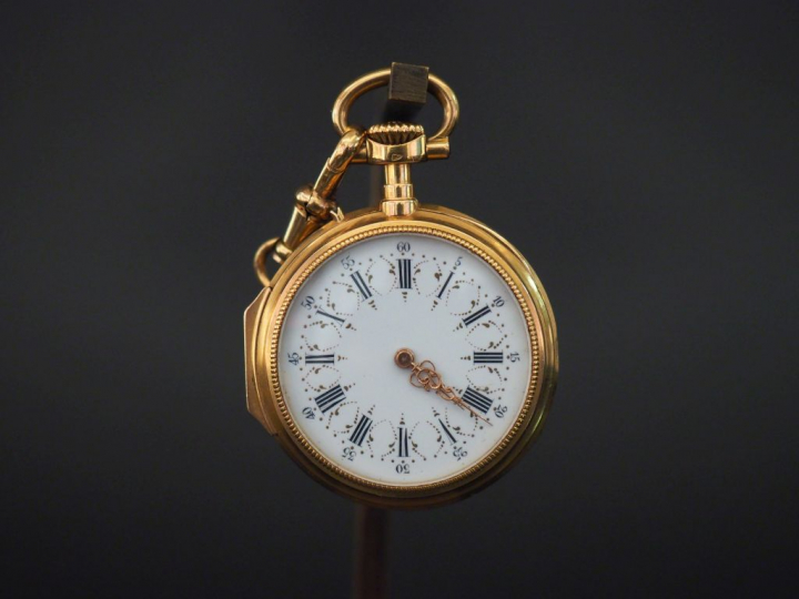 Montre de col Napoléon III en or jaune.  Cadran à chiffres romains pou