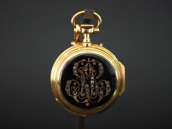 Montre de col Napoléon III en or jaune.  Cadran à chiffres romains pou