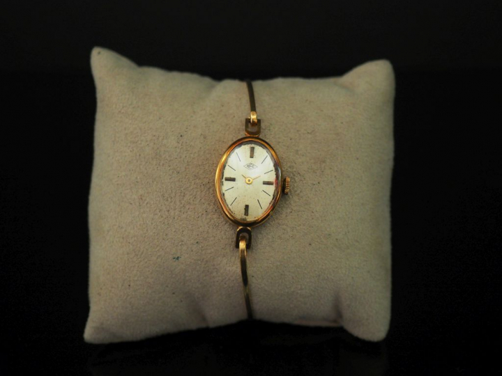REC Montre bracelet de dame, boitier et bracelet en or jaune.  Cadran 
