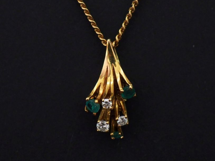 Collier souple en or jaune, maille gourmette, et son pendentif en or j