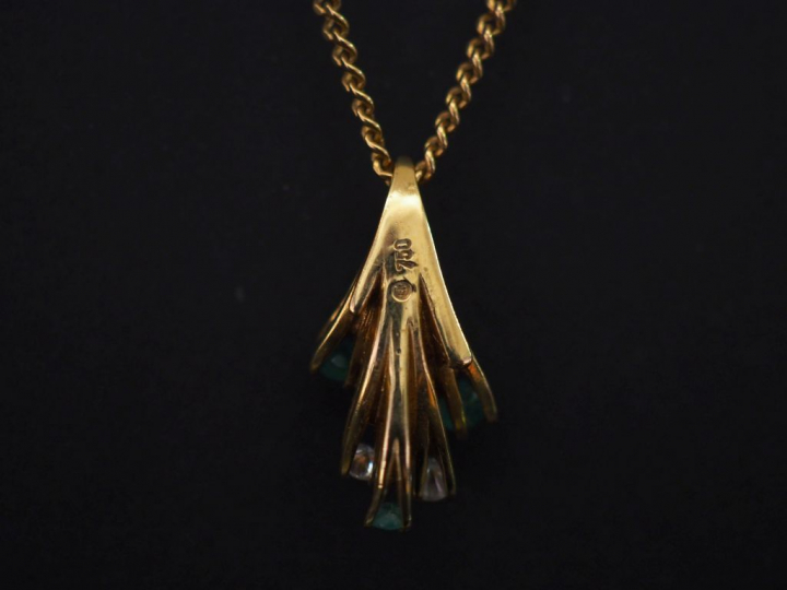 Collier souple en or jaune, maille gourmette, et son pendentif en or j