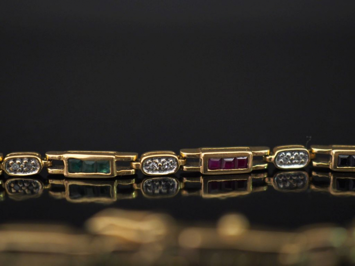 Bracelet articulé en or jaune 14k, composé de maillons sertis de petit