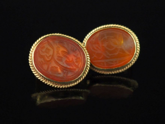 Vente aux enchères Paire de perces oreilles de forme ovale en or jaune 14k, sertis d'une 