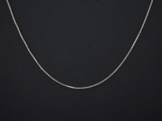 Vente aux enchères Chaine en argent, maille vénitienne.  Long. 45 cm Poids. 1,97 g   