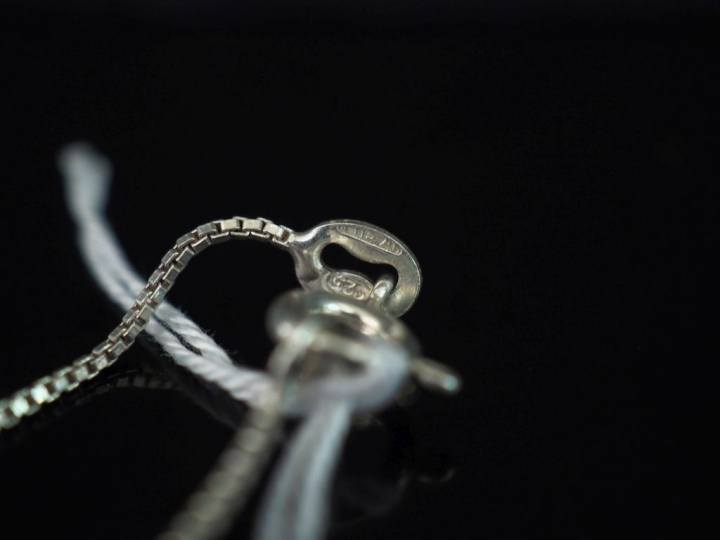 Chaine en argent, maille vénitienne.  Long. 45 cm Poids. 1,97 g   