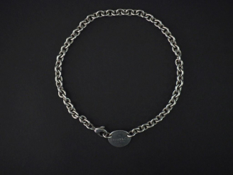 Vente aux enchères TIFFANY   Co Collier souple en argent, maille forçat, agrémenté d'un m