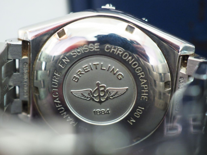 BRIETLING, Chronomat Montre chronographe en acier.  Cadran rond, lunet