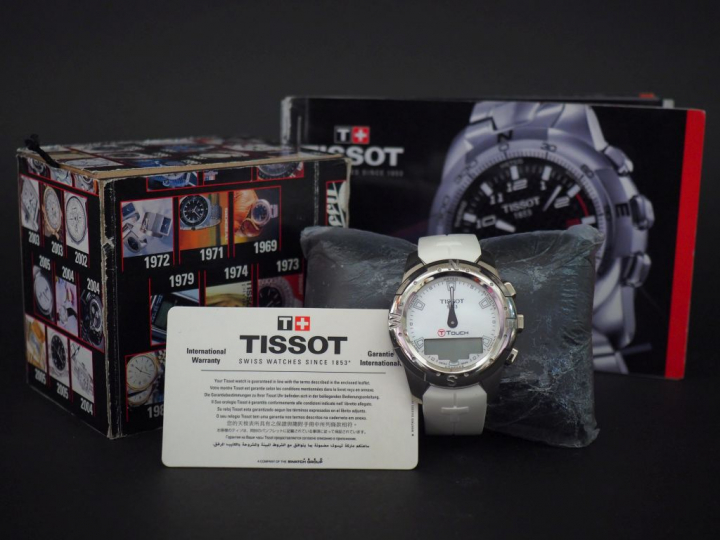 TISSOT, T-TOUCH Montre bracelet d'homme. Boitier rond en acier à index