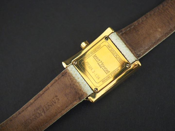SAINT HONORE, Paris Montre bracelet de femme en métal doré et pierres 