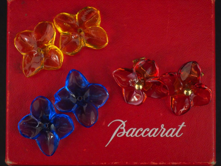 BACCARAT Trois paires de clips d'oreilles en cristal, collection "Hort