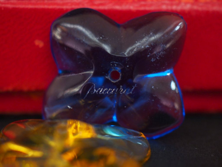 BACCARAT Trois paires de clips d'oreilles en cristal, collection "Hort