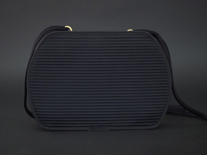 YVES SAINT LAURENT, Paris Petit sac du soir en tissu et velours noir, 