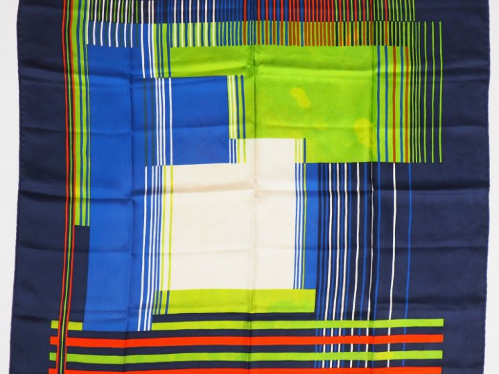YVES SAINT LAURENT, Foulard probablement en soie polychrome, à décor g