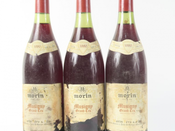 3 BOUTEILLES MUSIGNY GC MORIN - 1980 - EA
