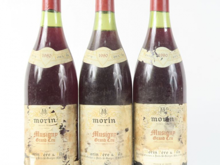 3 BOUTEILLES MUSIGNY GC MORIN - 1980 - EA