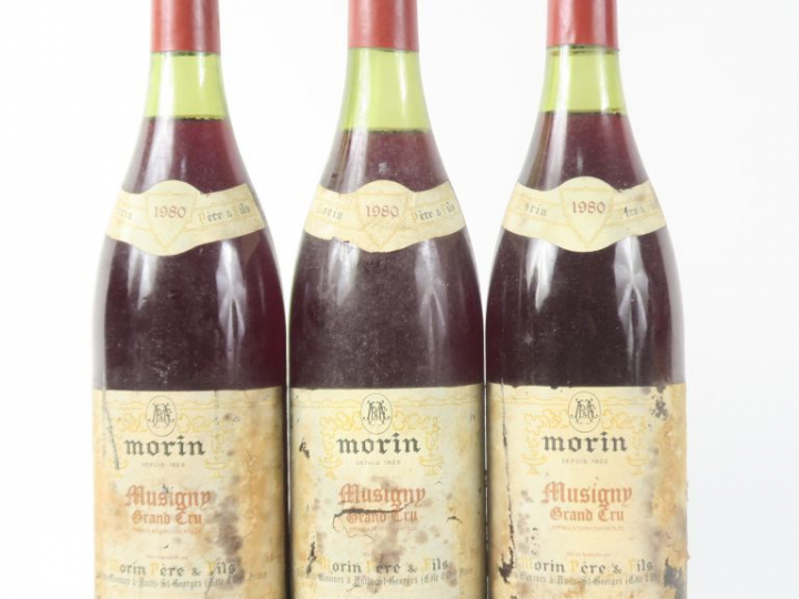 3 BOUTEILLES MUSIGNY GC MORIN - 1980 - EA