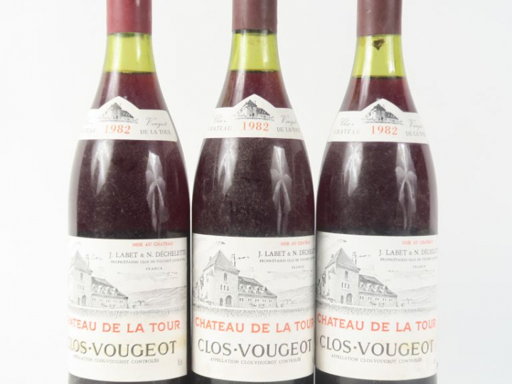 3 BOUTEILLES CLOS VOUGEOT GC CHÂTEAU DE LA TOUR - 1982