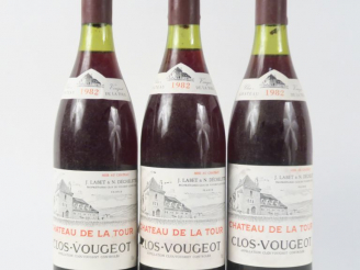 Vente aux enchères 3 BOUTEILLES CLOS VOUGEOT GC CHÂTEAU DE LA TOUR - 1982