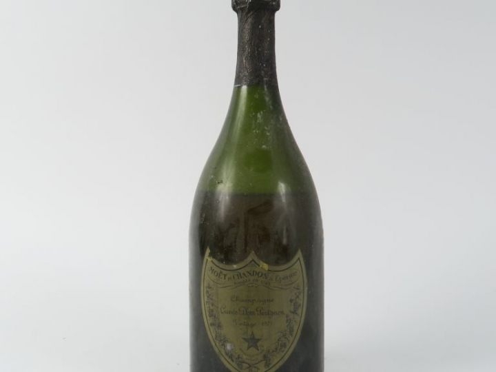 1 BOUTEILLE CHAMPAGNE DOM PERIGNON - 1975 - 7,4 CM/BS