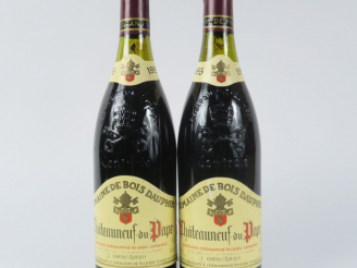 Vente aux enchères 2 BOUTEILLES DOMAINE DU BOIS DAUPHIN CHÂTEAUNEUF DU PAPE - 1985