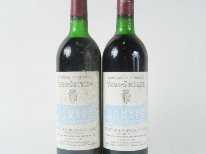 2 BOUTEILLES VEGA SICILIA 'VALBUENA' 3er ANO - 1982 - 1 LB/1 LB-HEP/1 