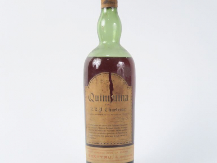 1 VIEILLE BOUTEILLE QUINQUINA DES R.R.P. CHARTREUX - CAPS CIRE/ELA