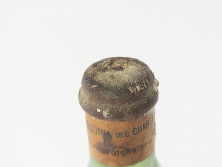 1 VIEILLE BOUTEILLE QUINQUINA DES R.R.P. CHARTREUX - CAPS CIRE/ELA