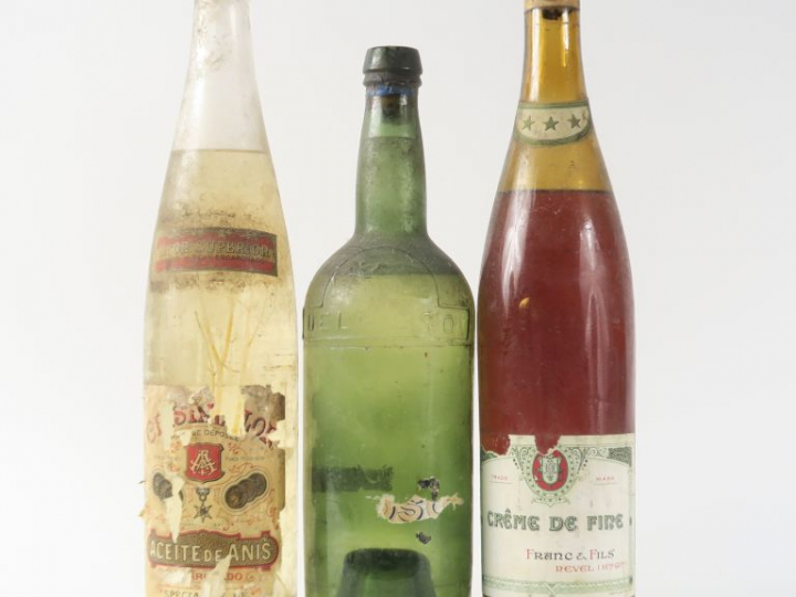 3 VIEILLES BOUTEILLES : 1 CREME DE FINE FRANC   FILS - 1 ACEITE DE ANI