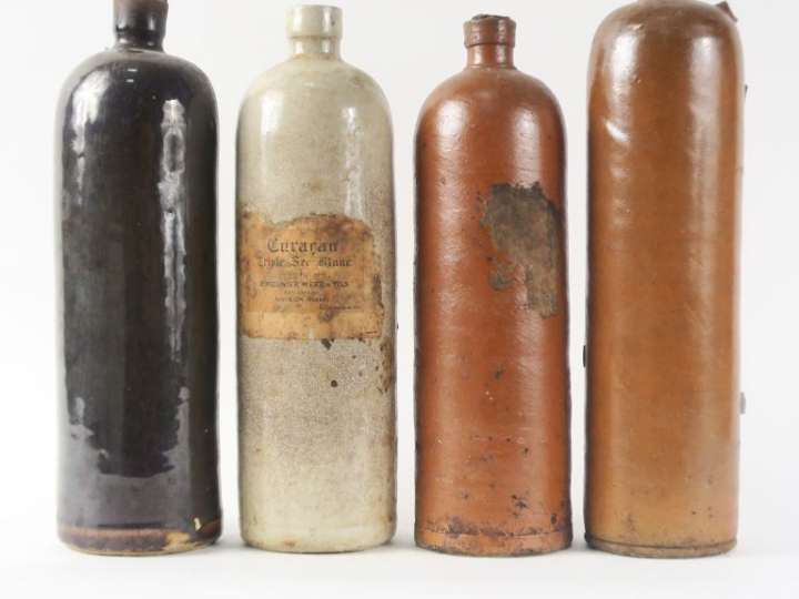 4 BOUTEILLES VIEILLES LIQUEURS - SE