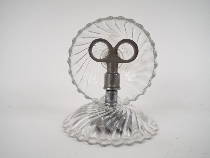 BACCARAT. Paire d'appliques doubles en cristal à décor de cotes torses