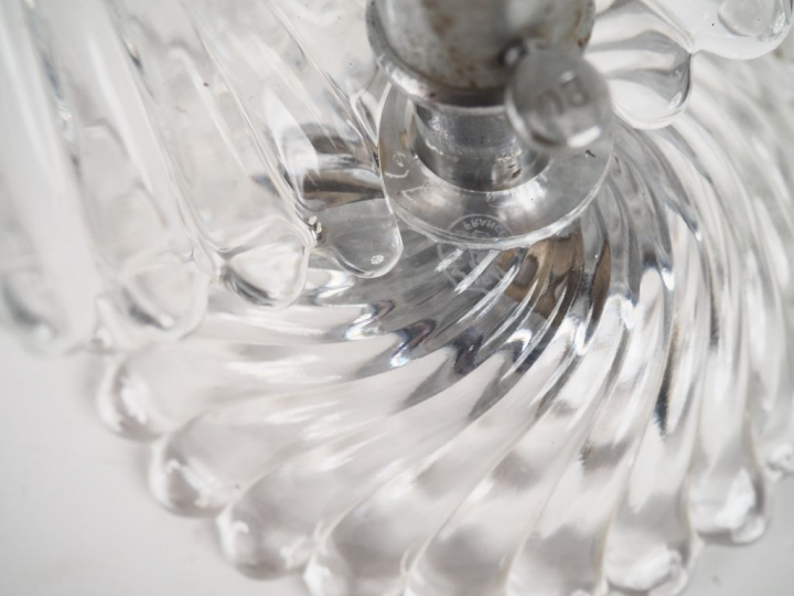 BACCARAT. Paire d'appliques doubles en cristal à décor de cotes torses