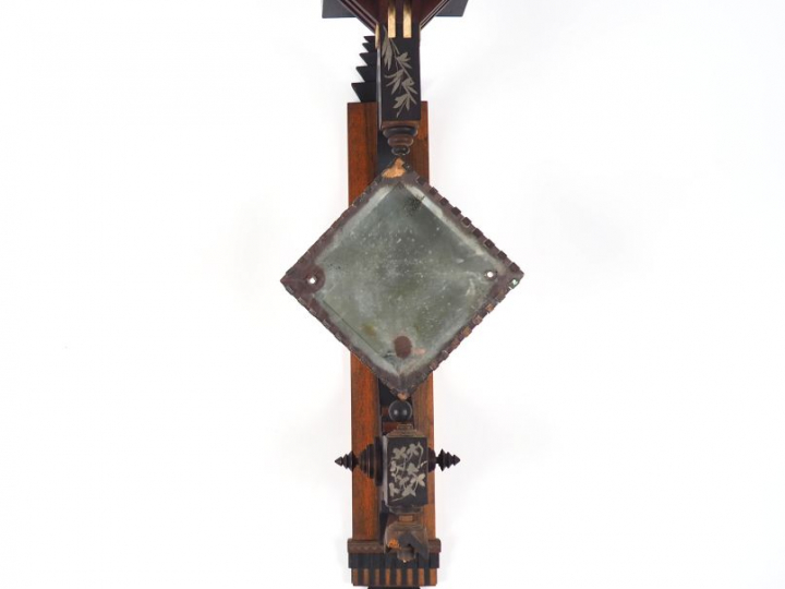 Carlo BUGATTI.  Grande sellette d'applique en noyer, bois noirci, incr