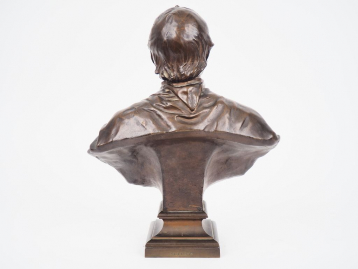 CHAPU.  "le curé d'Ars" Portrait en bronze à patine brune, fonte Thieb