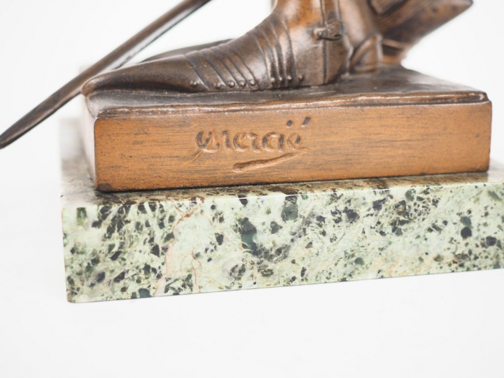 MERCIE.  Sujet en régule à patine médaille "Jeanne d'Arc", socle en ma