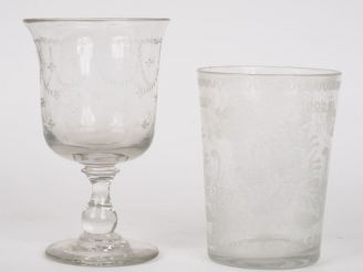 Vente aux enchères Grand verre de mariage de style Louis XVI en cristal gravé H. 16 cm  e