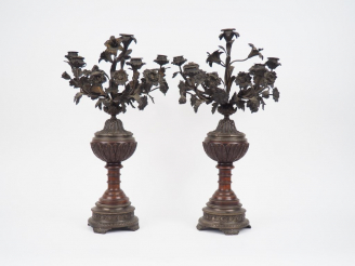 Vente aux enchères Paire de candélabres Napoléon III de style Louis XV en bois tourné et 